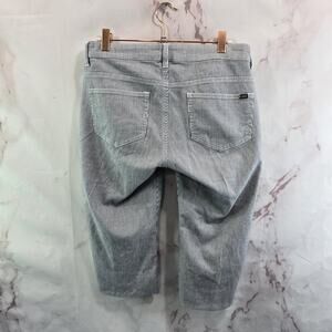 Carve Designs Shorts Womens 6 Corduroy High Rise Bermuda Striped